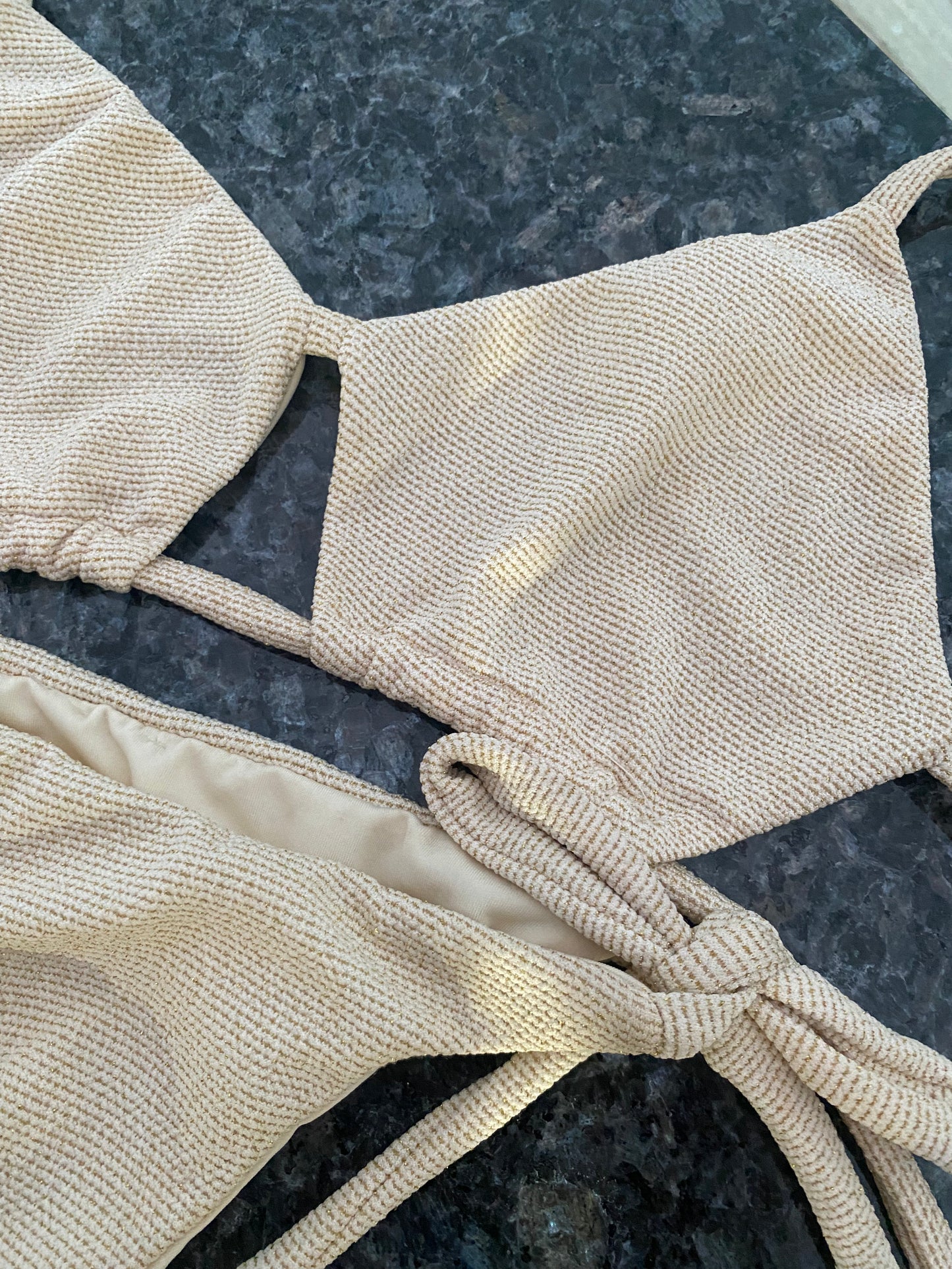 Bikini Nude brilhos dourado