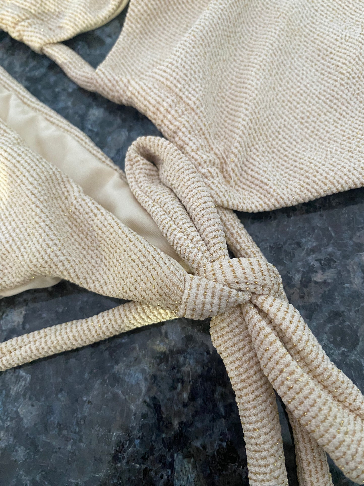 Bikini Nude brilhos dourado