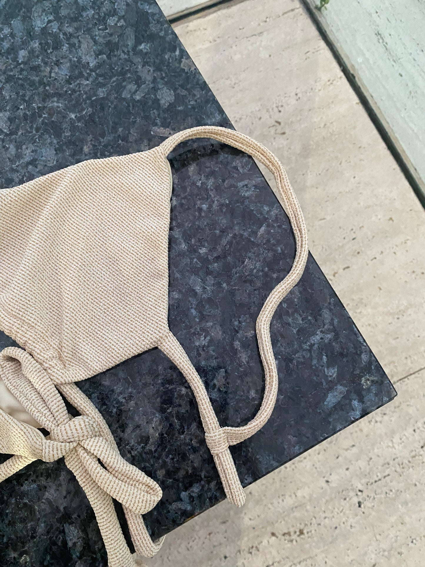 Bikini Nude brilhos dourado